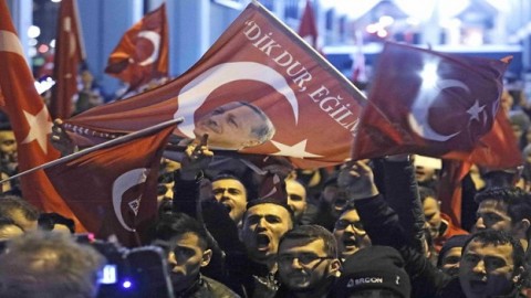 Netherlands bars Turkish ministers amid rallies