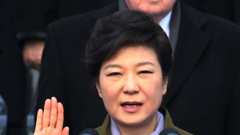 Prosecutors seek Park Geun-hye arrest warrant