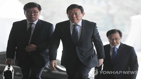 Lotte chairman questioned in connection with corruption scandal