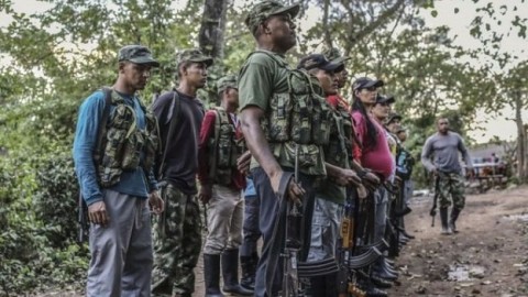 Colombia peace deal: Soldier killed by renegade rebels