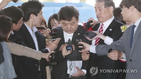 Police grill leader of Park supporters over violent rally