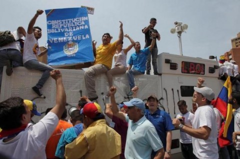 委內瑞拉反對派領導人遭禁止從事政治活動 引發大規模反政府示威