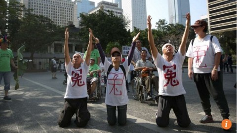 Hong Kong villagers kneel in protest against government housing plan