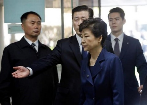 韓國檢方以收賄、行賄罪名起訴朴槿惠與樂天會長