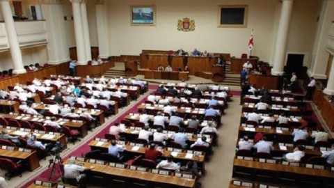Парламент Грузии утвердил комиссию по всенародному обсуждению проекта новой Конституции