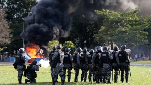 Brazil protests: Ministerial building set on fire during clashes