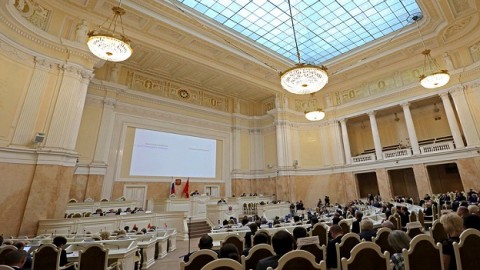 В Петербурге на референдум могут вынести вопрос о лишении мандатов депутатов Заксобрания