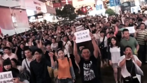 Hundreds protest in Shanghai over ban on selling converted flats