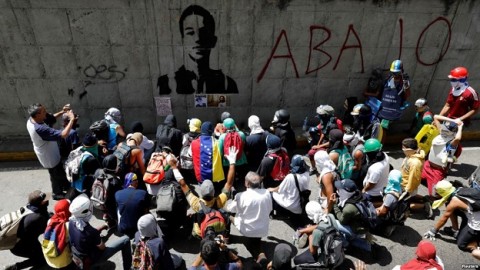 Venezuela Protesters Pay Last Respects to Teenager Killed This Week