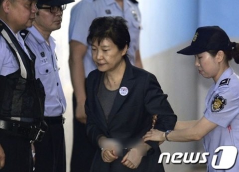 朴槿惠出席第17次法院審判，正式訊問SK集團相關證人