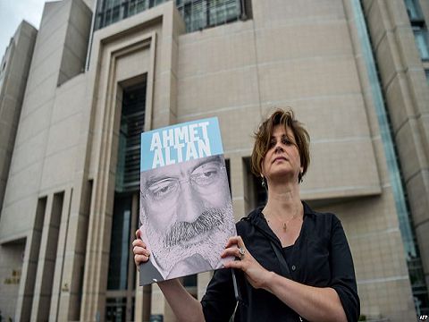 Journalists' trial puts spotlight on media freedom in Turkey