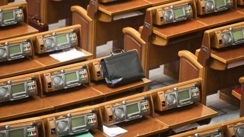 議會裡的腐敗：烏克蘭三個國會議員將因貪污被撤銷豁免權