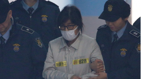 韓國 崔被告因不正當入學判處徒刑 介入國政事件首件判決