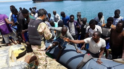 利比亞外海船難 愛爾蘭海軍拯救712人