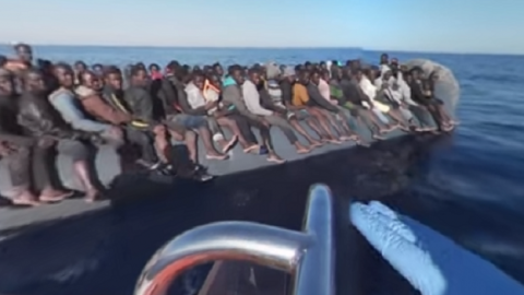 滿載難民的橡皮艇翻覆 60人失蹤 利比亞外海
