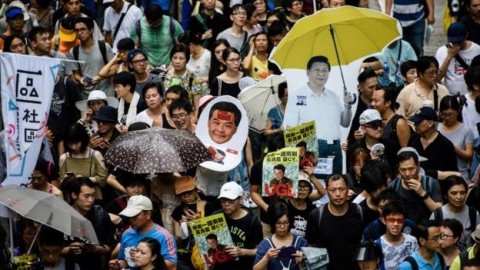 Xi Jinping warns Hong Kong over sovereignty 'red line'