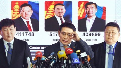 Mongolians vote in their first presidential run-off