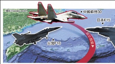 中國殲10戰機 近距攔截美偵察機