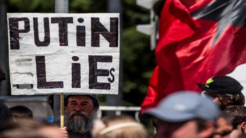 Russian police arrest man carrying 'Putin lies' poster at freedom of speech demonstration
