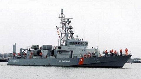 伊朗軍艦逼近挑釁 美軍艦開火示警