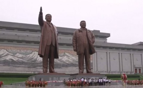 北韓市民於「祖國解放戰爭勝利紀念日」前往金氏家族的陵墓「參拜」
