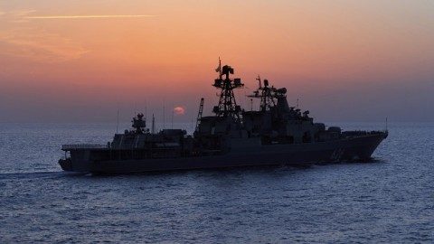 俄羅斯海軍大閱兵　50艘戰艦潛艇出動