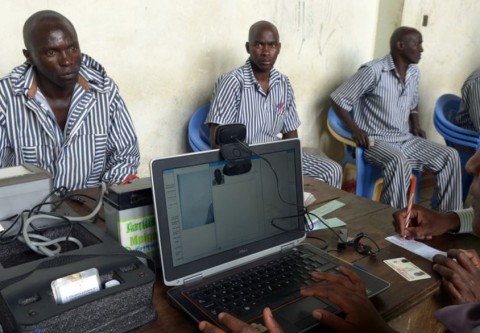 選挙控えたケニア、選管幹部が拷問死 電子投票システムの責任者