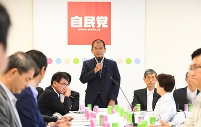 日本相繼出現反對教育免費的聲音，自民黨憲改推進本部無人贊成