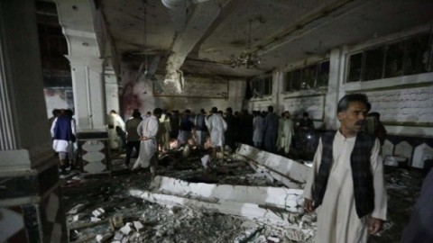 人肉炸彈血洗阿富汗清真寺 至少50死64傷