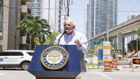 When it rains in Miami, the politicians pour it on