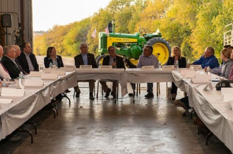 Acting EPA administrator Andrew Wheeler met with the Missouri Farm Bureau on October 29, 2018. Image: EPA