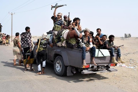 Tropas gubernamentales de Yemen celebran su avance en Al Hudeida