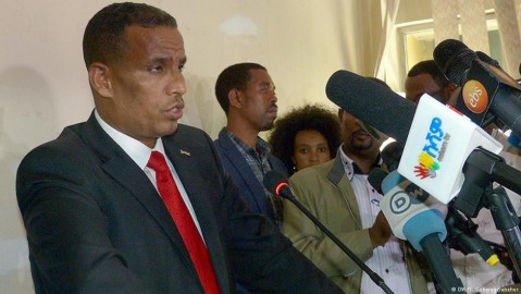 Ethiopian Prime Minister Abiy Ahmed speaks to reporters. Photo: Y. Geberagziabeher / Deutsche Welle