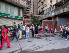 Varios de los edificios de Venezuela fueron evacuados por el temblor.