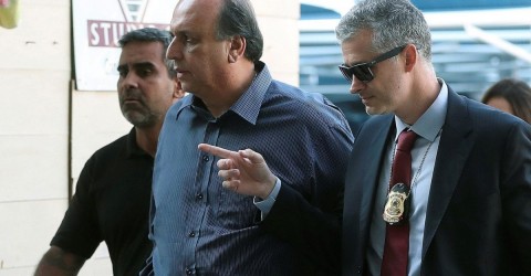 El gobernador de Rio de Janeiro, Luiz Fernando Pezao (centro), fue capturado este jueves.