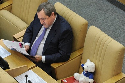 俄羅斯杜馬議員、《正義俄羅斯》黨黨員Vadim Belousov因遭國家總檢察署控貪汙收賄而被剝奪其豁免權。