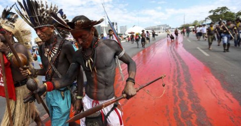 Indígenas kawahivas en Brasil