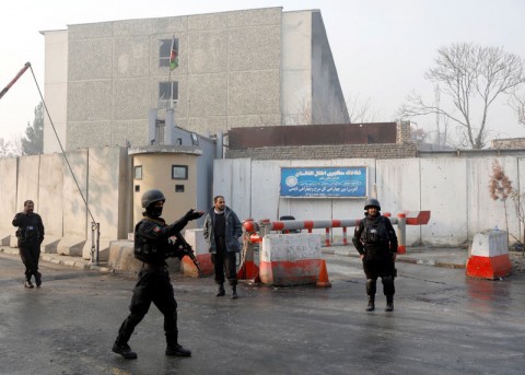 屠殺公務員：阿富汗政府大樓遇恐攻，至少43死