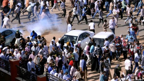 Sudanese demonstrators run from tear gas lobbed to disperse them as they march along the street during anti-government protests in Khartoum. Photo: N.M. Addallah / Reuters