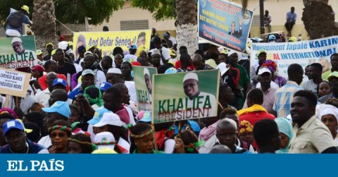 Opposition main candidates' supporters protesting against current president, Sall.