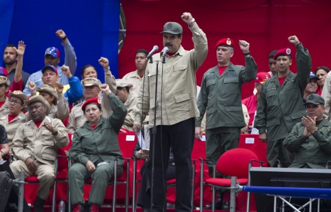Venezuela's President Nicolas Maduro, center, leads the seventh anniversary celebration of the Bolivarian Militia, in front of the Miraflores presidential palace in Caracas, Venezuela, Monday, April 17, 2017. Photo: Ariana Cubillos/AP 