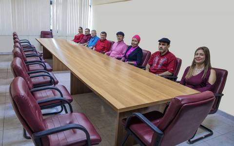 En la foto aparecen ocho de los 10 integrantes del equipo negociador del Eln que se encuentran en Cuba.