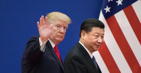Los presidentes Donald Trump y Xi Jinping pactaron el 1 de diciembre una tregua de tres meses en su guerra arancelaria para entretanto buscar un acuerdo, pero esta nueva decisión pone en un limbo el acuerdo. 