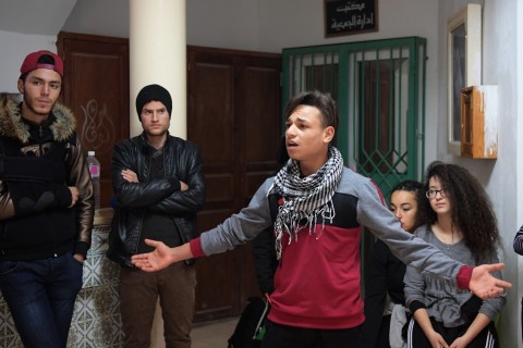 「自由」を得た革命から8年、困窮する若者 チュニジア