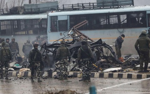 印屬喀什米爾的安全部隊遭襲，造成38人死亡。