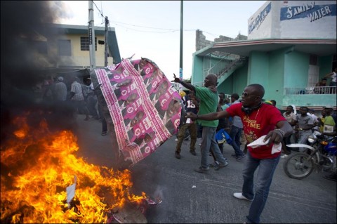 Opposition protesters have returned to the streets of the Haitian capital, Port-au-Prince, as the government vows to deepen the investigation into allegations of corruption and implement economic measures.