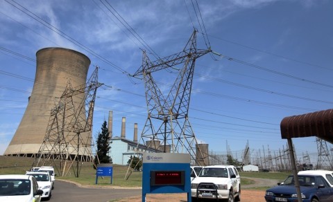 Cosatu has accused Eskom's management of being hypocrites by wanting to punish workers through retrenchments while those who led to the company's downfall are not prosecuted. 