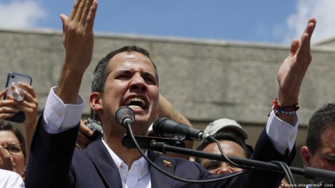 Large crowds greeted Guaido at the Airport. Photo: C. Jasco / Reuters