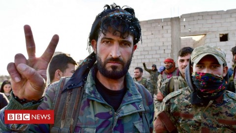 敘利亞民主力量(SDF，西方列強所支持的反伊斯蘭國武裝勢力)宣布，SDF的軍隊已經進駐了伊斯蘭國(ISIS)的最後據點，殘餘的ISIS勢力撤退至鄰近河域旁進行最後的抗爭。