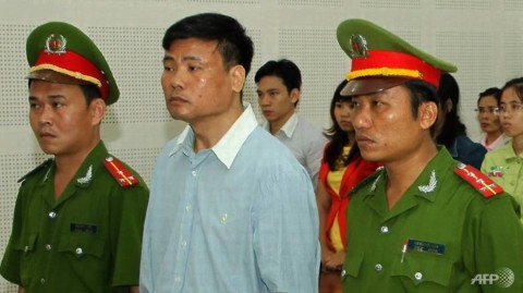 Blogger Truong Duy Nhat on trial in Danang in 2014. The blogger is believed to be back in jail in Hanoi after vanishing in Thailand.